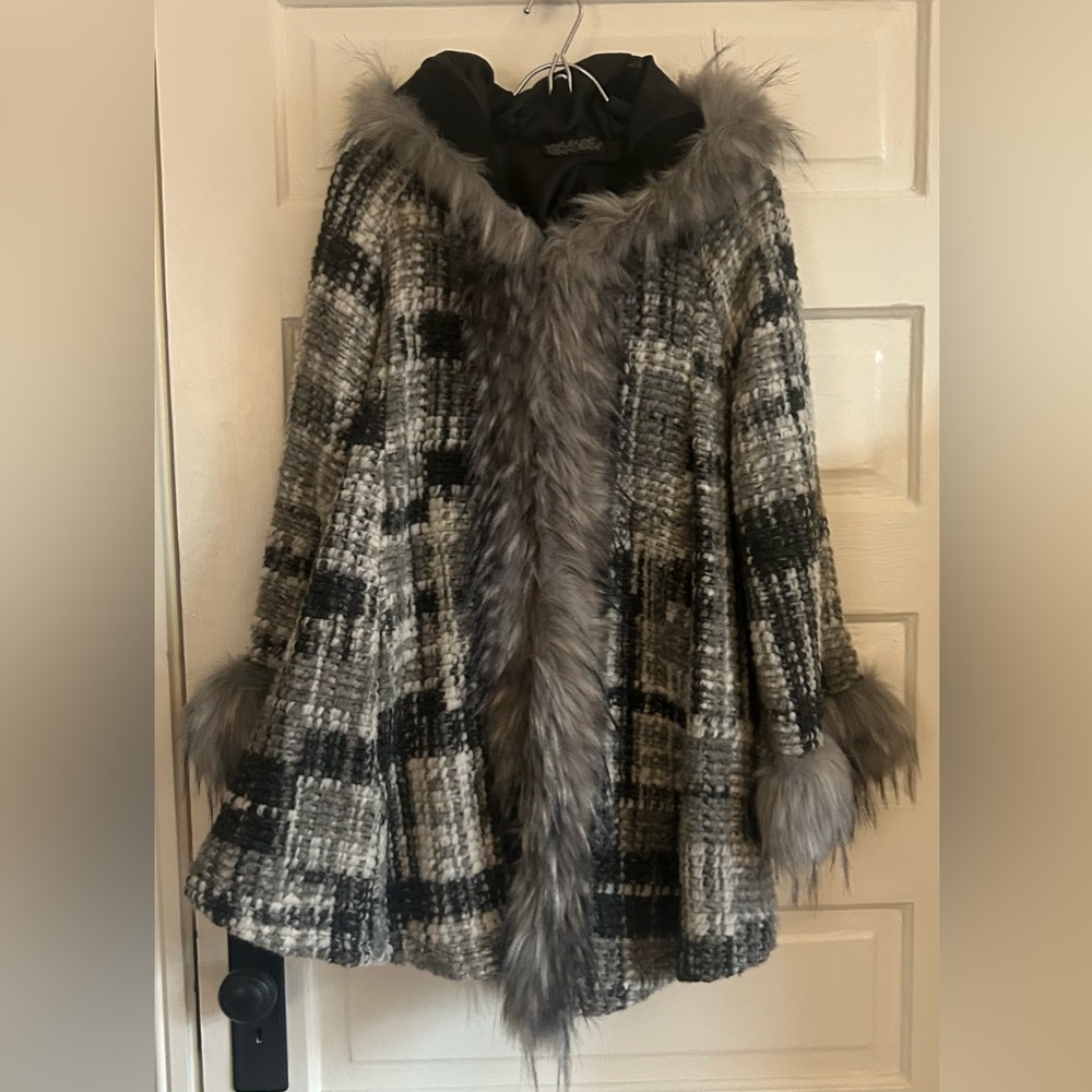 NWOT Cozy Gray & Black Tweed Hooded Coat with Faux Fur Trim